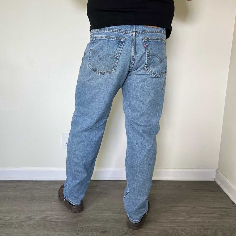Levi’s 560 Jeans Mens 38x32 Light Wash Blue Vinta… - image 2