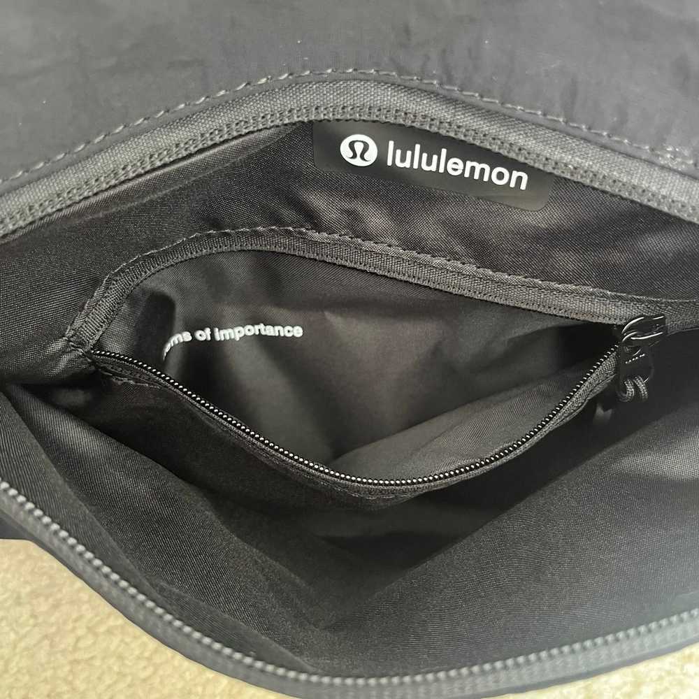 Lululemon fast track 2.0 women sports bag in black - image 6