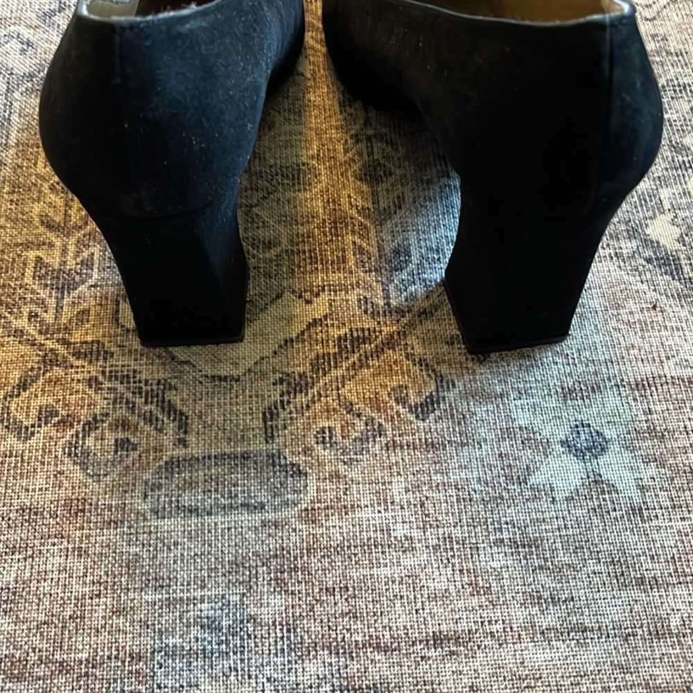 STUART WEITZMAN Black velvet heels size 8.5 - image 4