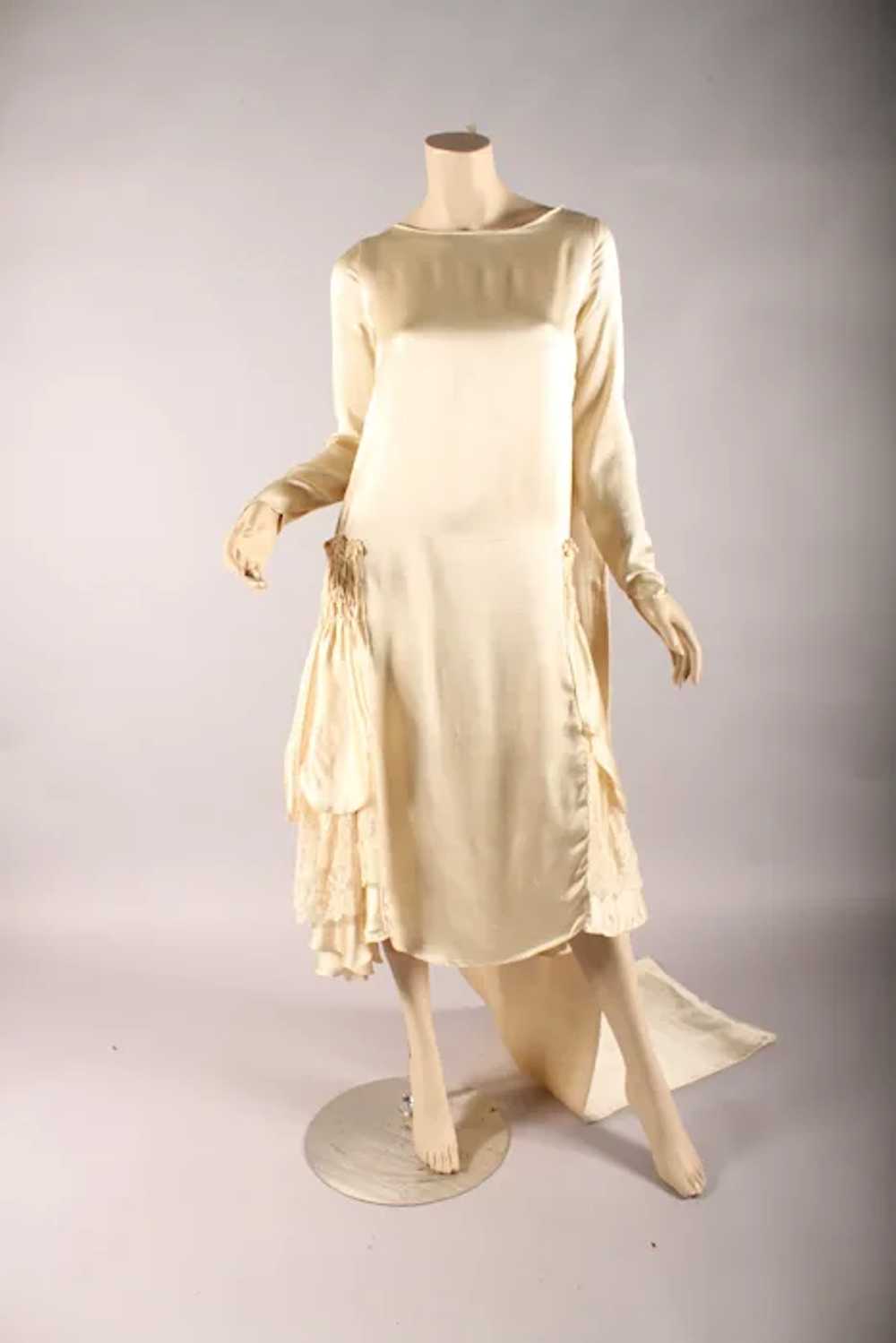 Vintage 1920s  Cream Satin Wedding Dress with Det… - image 3