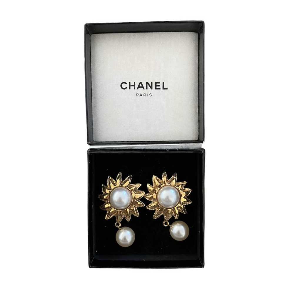 Chanel Baroque pearl earrings - image 4