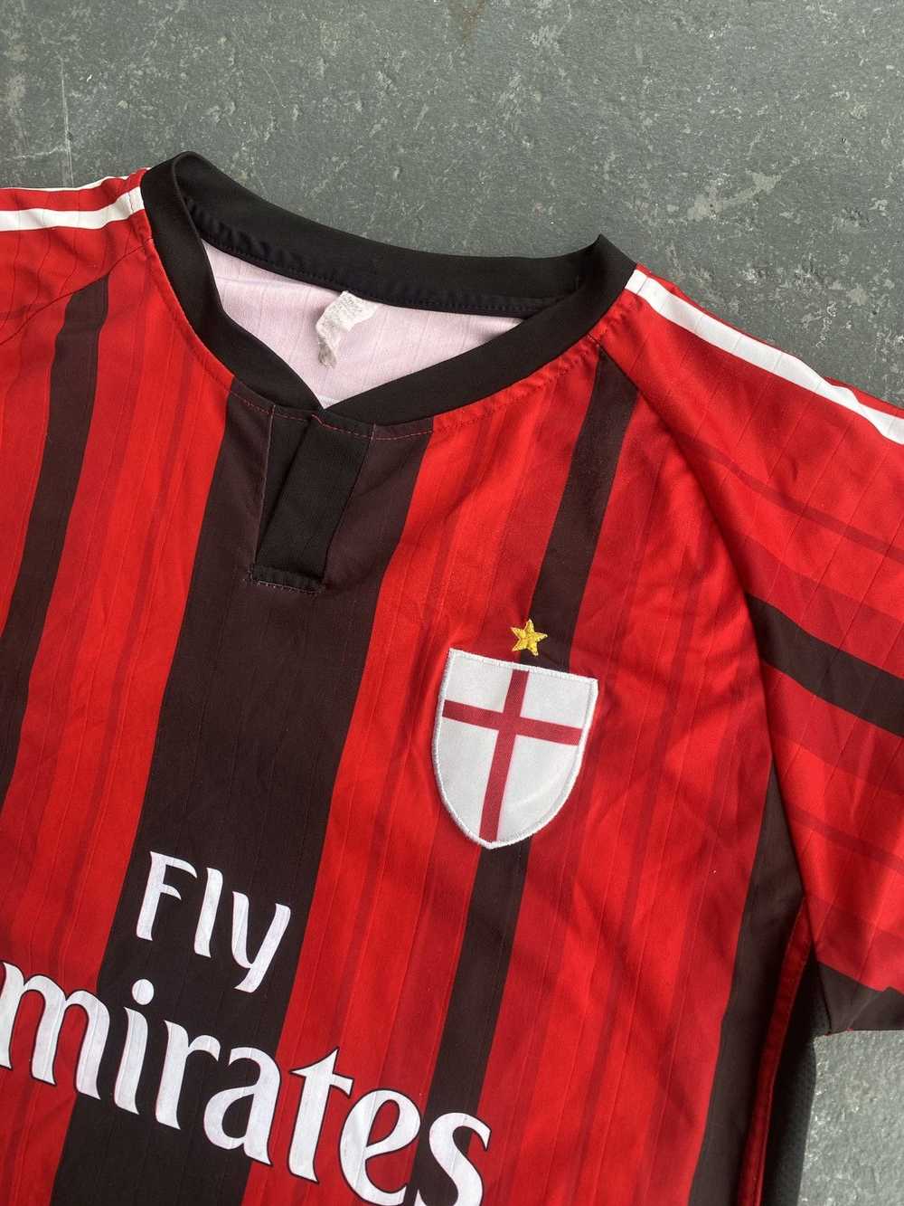 Soccer Jersey × Vintage AC Milan Fly Emirates Soc… - image 2
