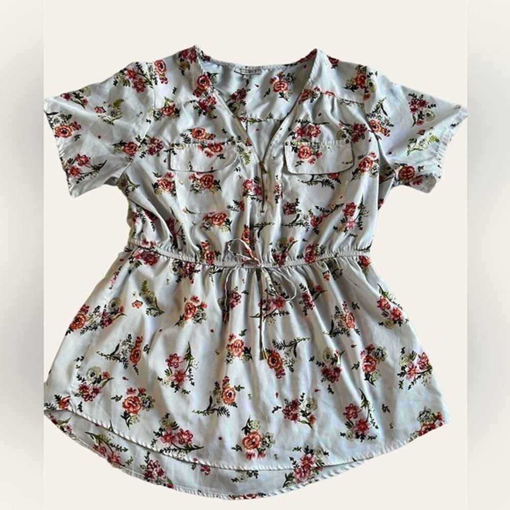 Beautiful Floral Blouse - image 1