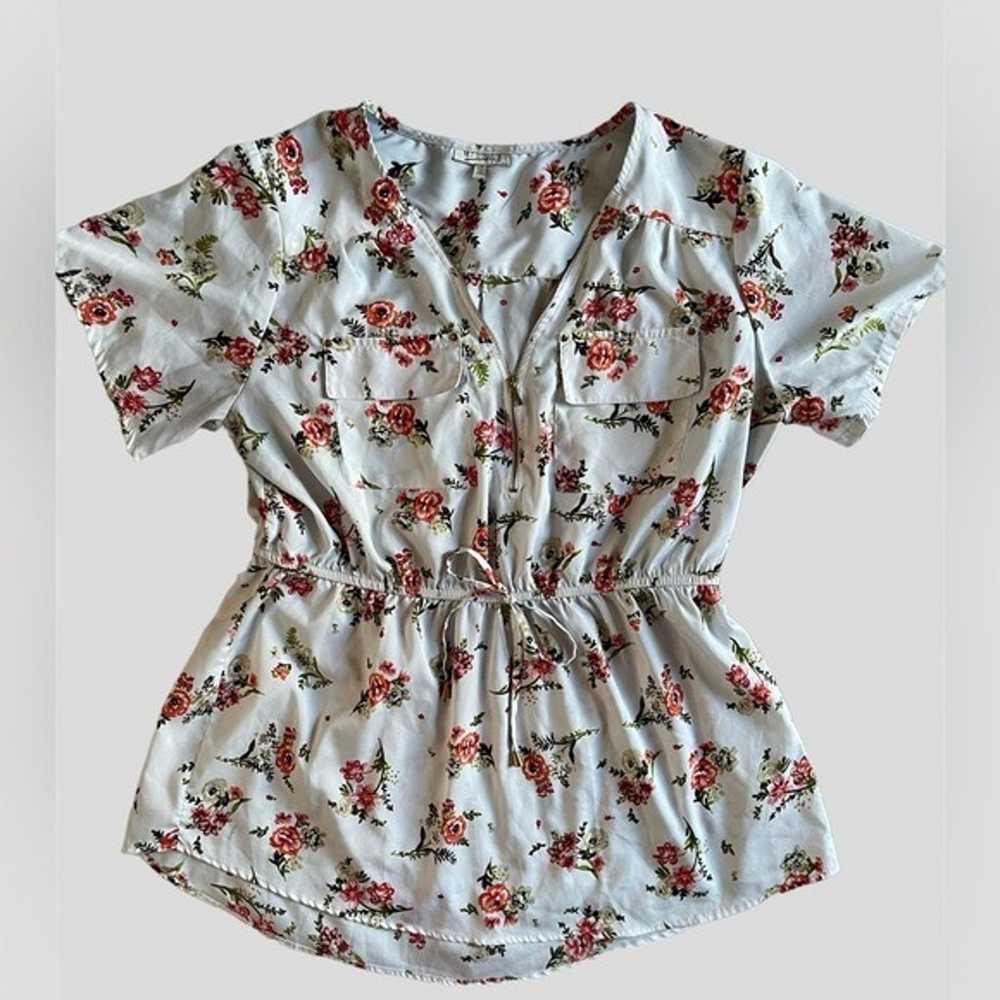 Beautiful Floral Blouse - image 2