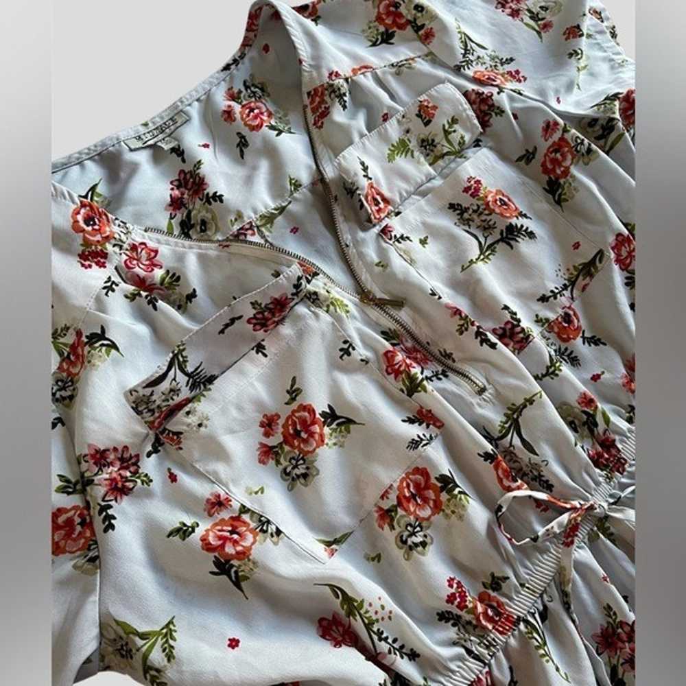 Beautiful Floral Blouse - image 3