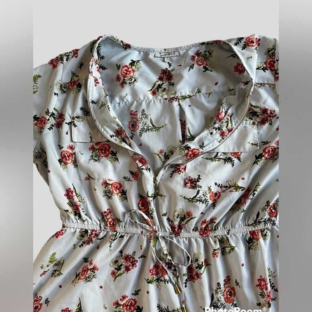Beautiful Floral Blouse - image 4