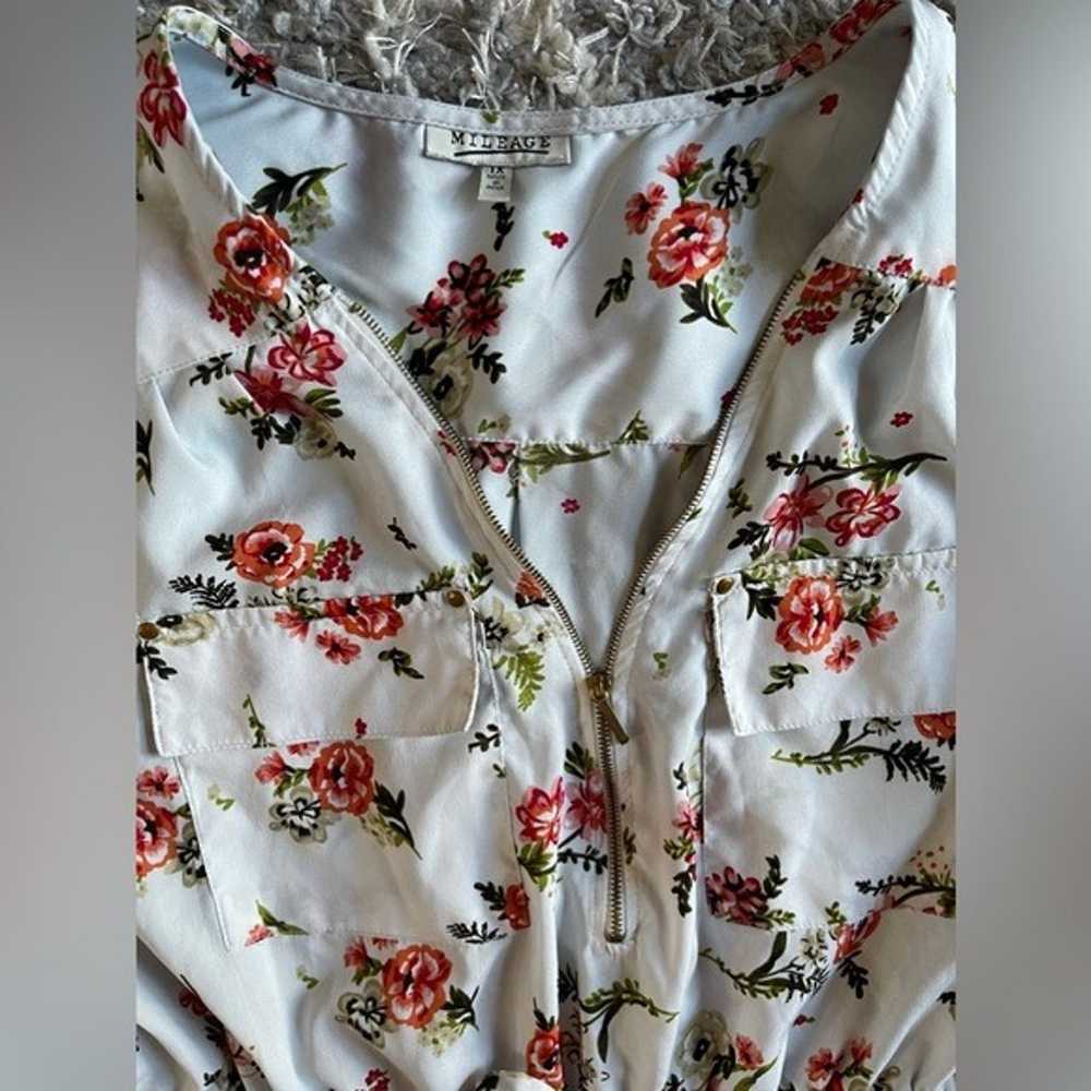 Beautiful Floral Blouse - image 6