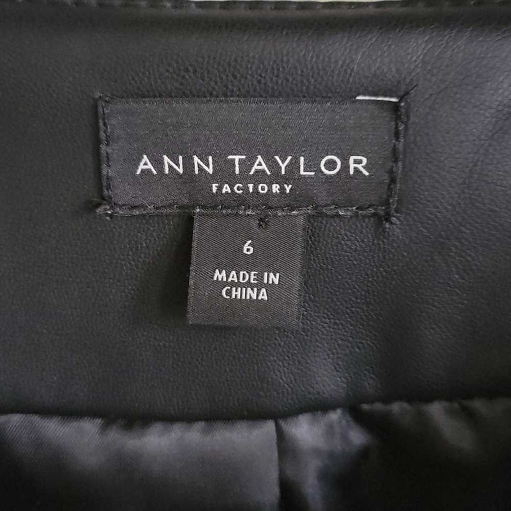 Ann Taylor NWOT Black Vegan Leather Ruffle Full Z… - image 5