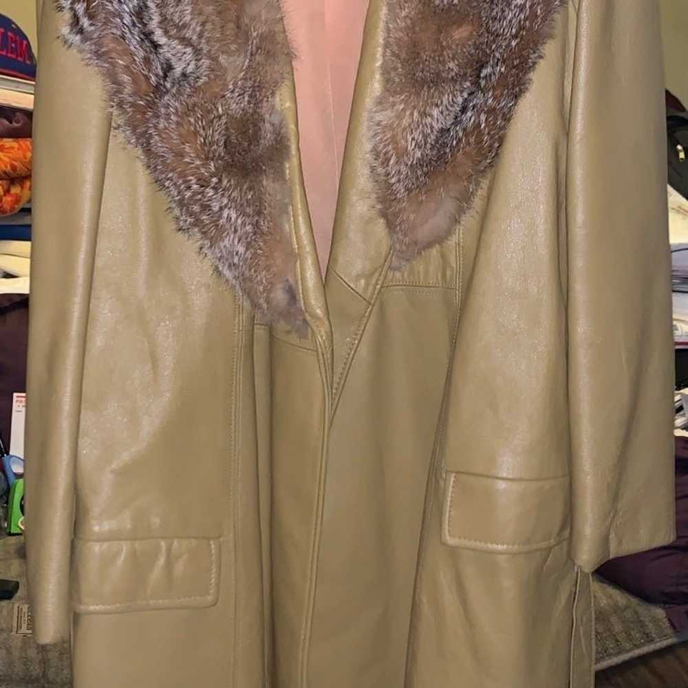 VINTAGE 1970's DAN DI MODES LEATHER COAT WITH FOX… - image 3