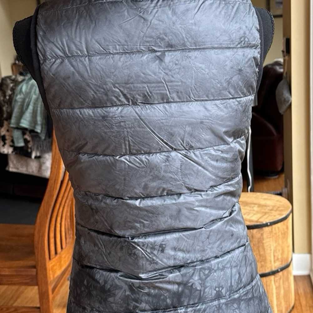 Lululemon Pack It Down Vest Blk/ Gray Size 6 - image 3