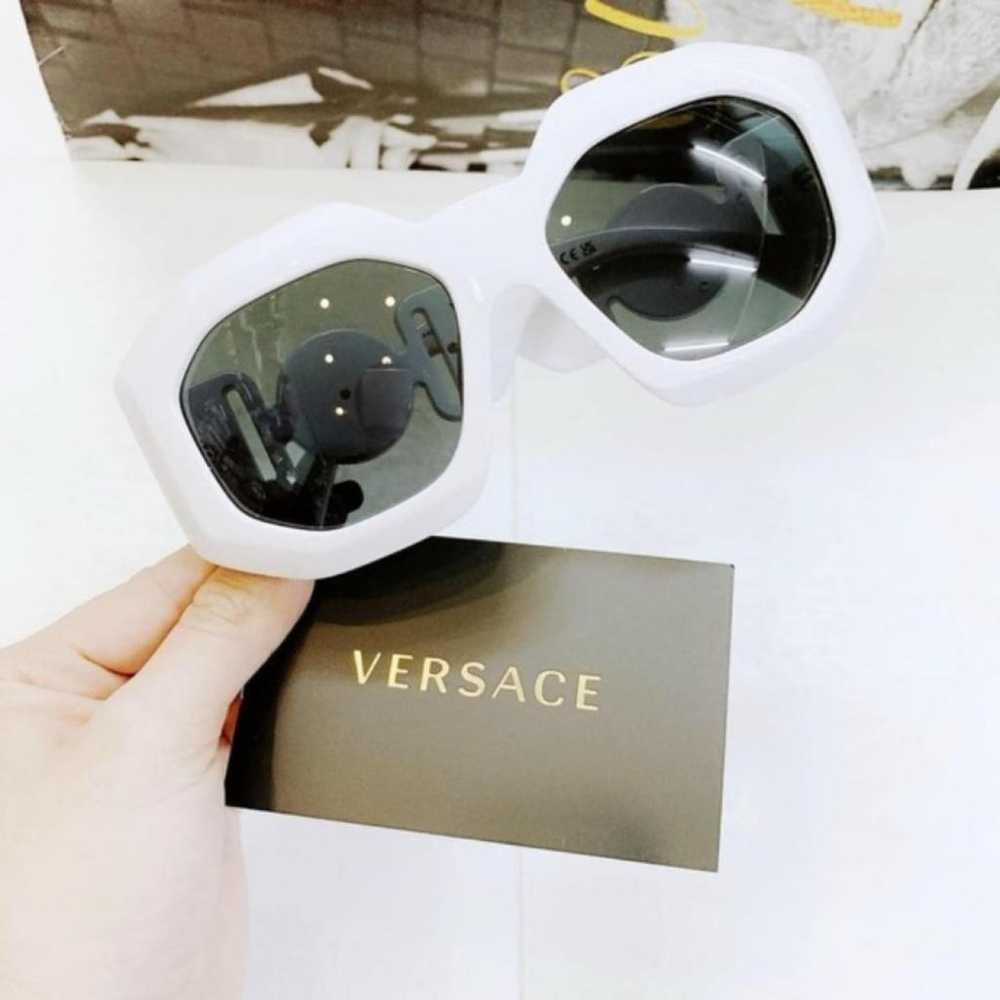 Versace Medusa Biggie oversized sunglasses - image 7