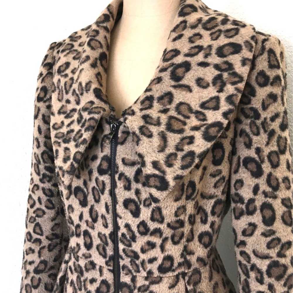 VENUS Fitted Leopard Coat size 10 - image 4