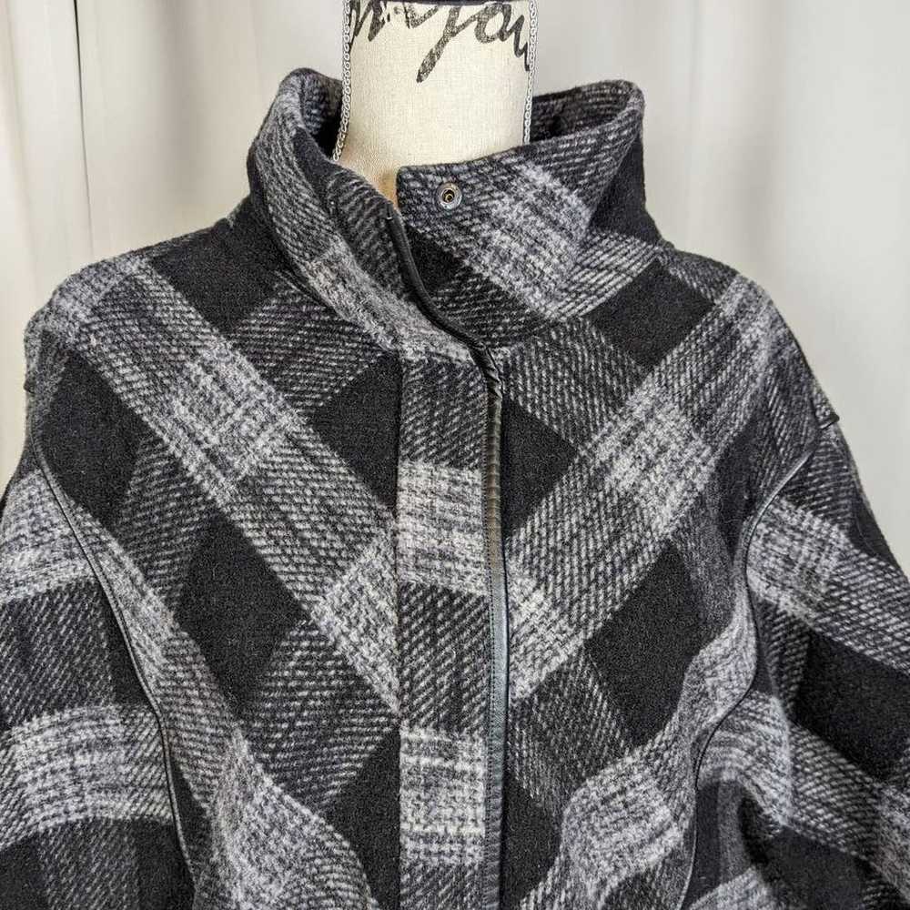 Smartwool Short Sleeve Plaid Cape Coat Black and … - image 12