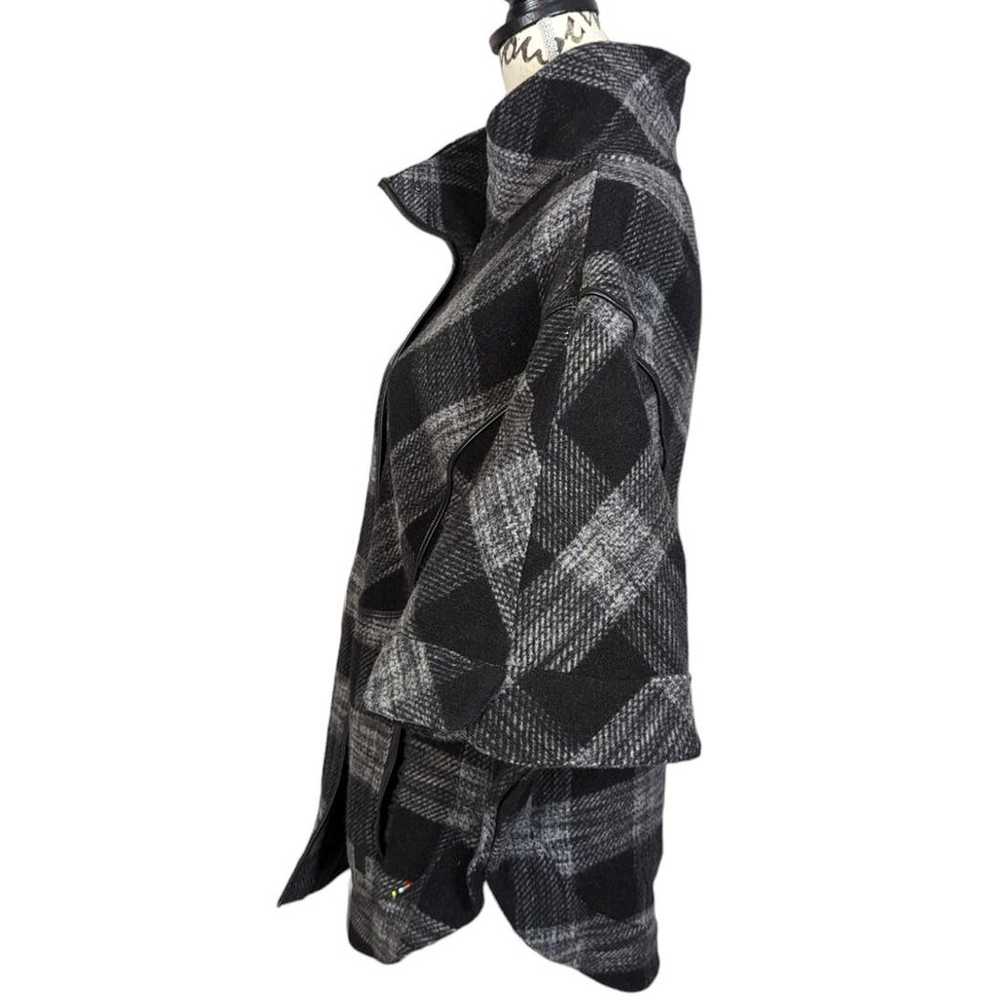 Smartwool Short Sleeve Plaid Cape Coat Black and … - image 4