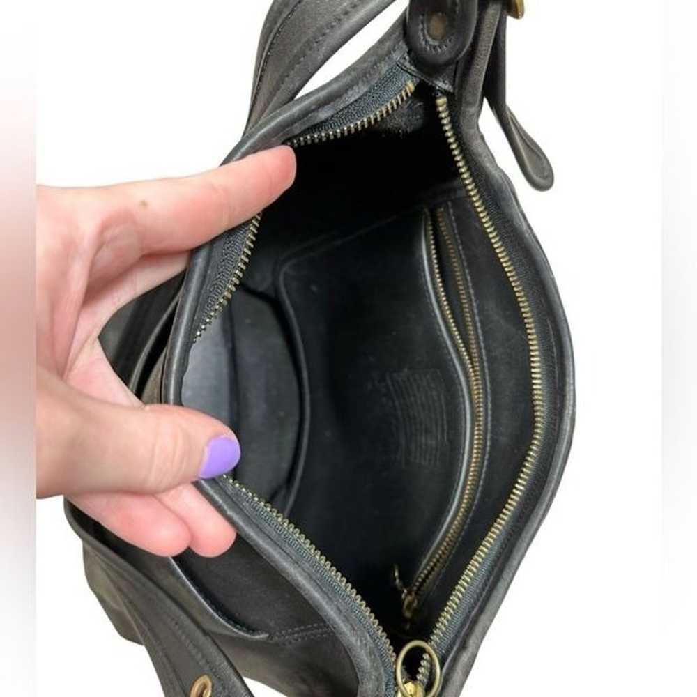 Coach Vintage Black Leather Zip Top Shoulder Bag … - image 10
