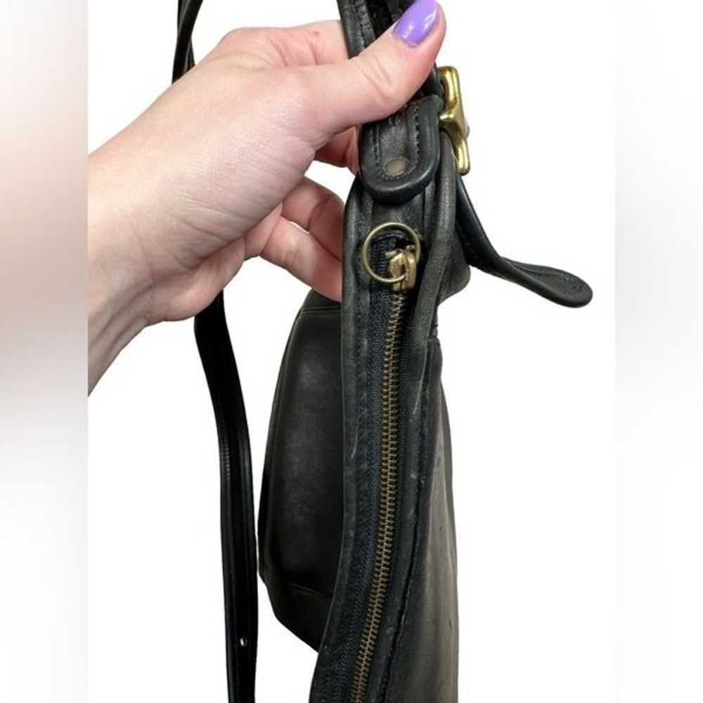 Coach Vintage Black Leather Zip Top Shoulder Bag … - image 8
