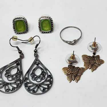 Lot Of 4 Vintage Preowned 3 Pair Of Earrings 1 Si… - image 1