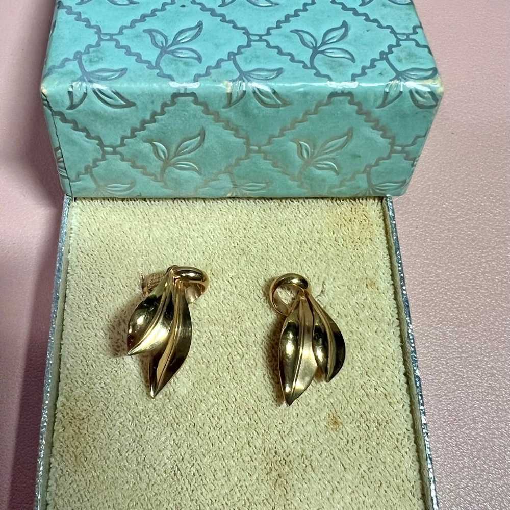 Vintage Krementz 14K Gold Earrings posts In Origi… - image 8