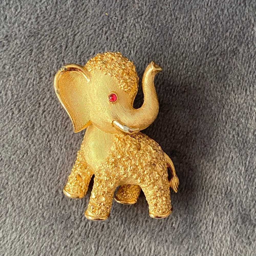 Crown Trifari Vintage 1950s Vivid Baby Elephant C… - image 2