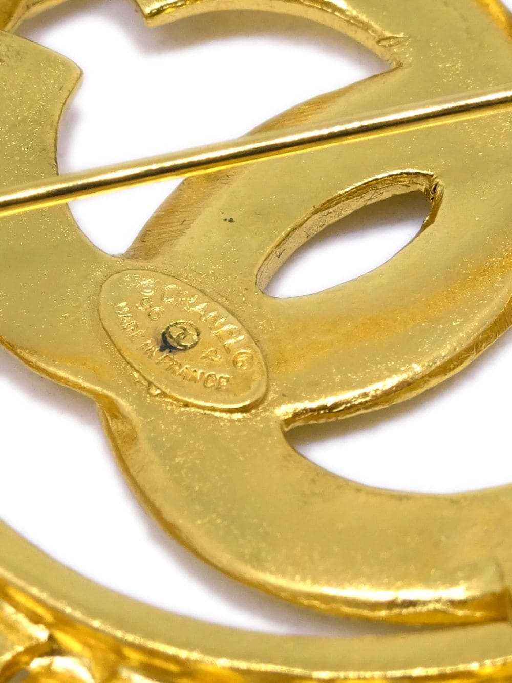CHANEL Pre-Owned 1996 Medallion gold-plated brooch - image 4