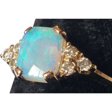 Lovely 14K Gold Opal & Diamond Vintage Ring
