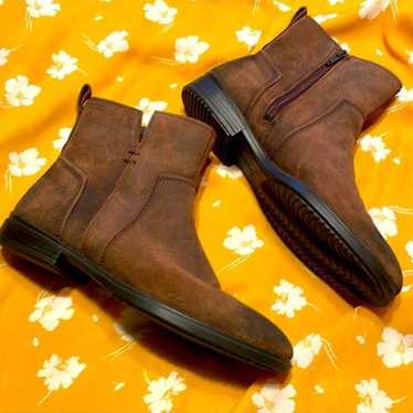 Ecco brown suede boots with unique detail