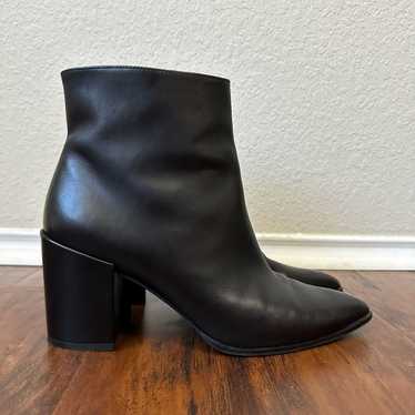 NWOB STUART WEITZMAN Black Leather Zip Ankle Boots