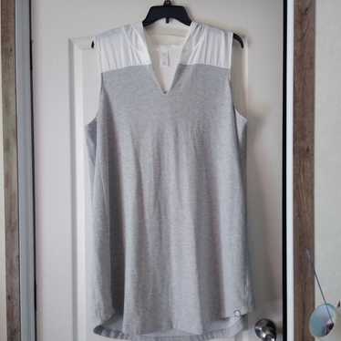 Never Worn Livi Casual Gray & White Sleeveless Ho… - image 1