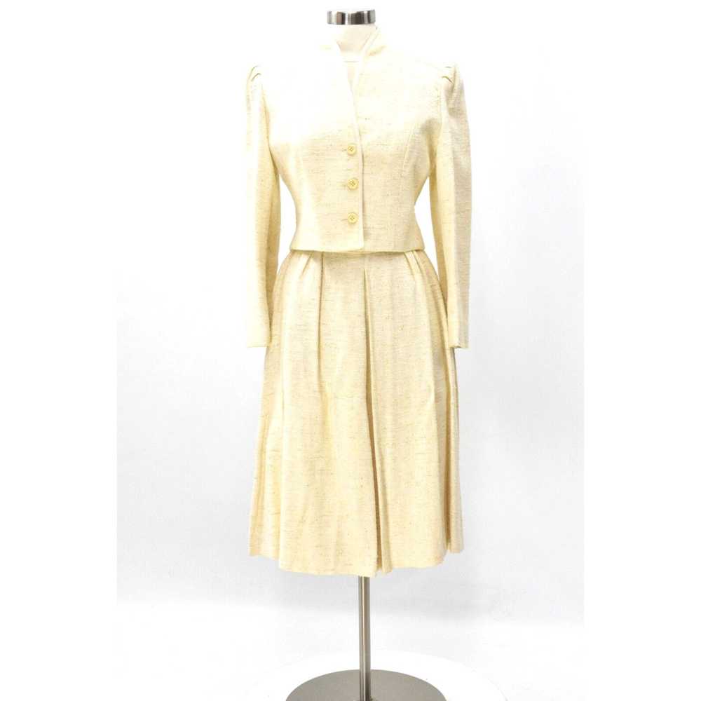 Vintage 60s Vintage White Boucle' Knit Skirt Suit… - image 3