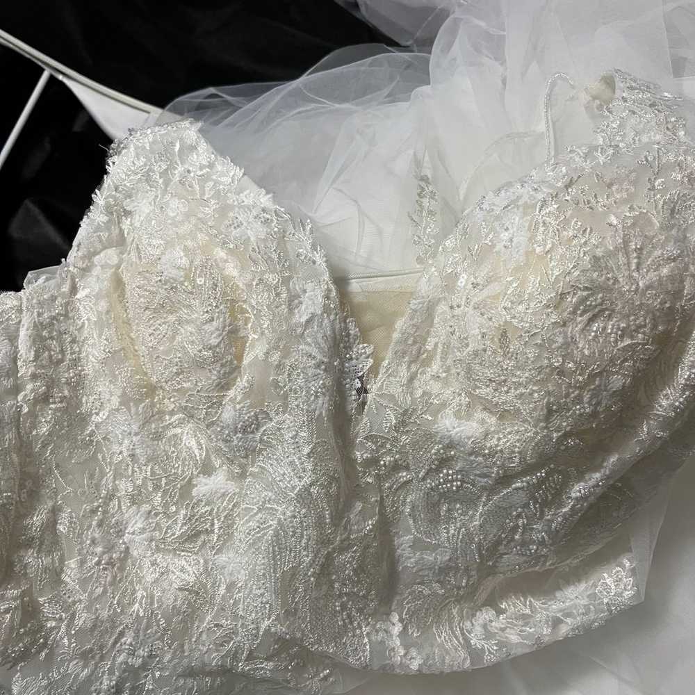 wedding dress size 16 - image 7