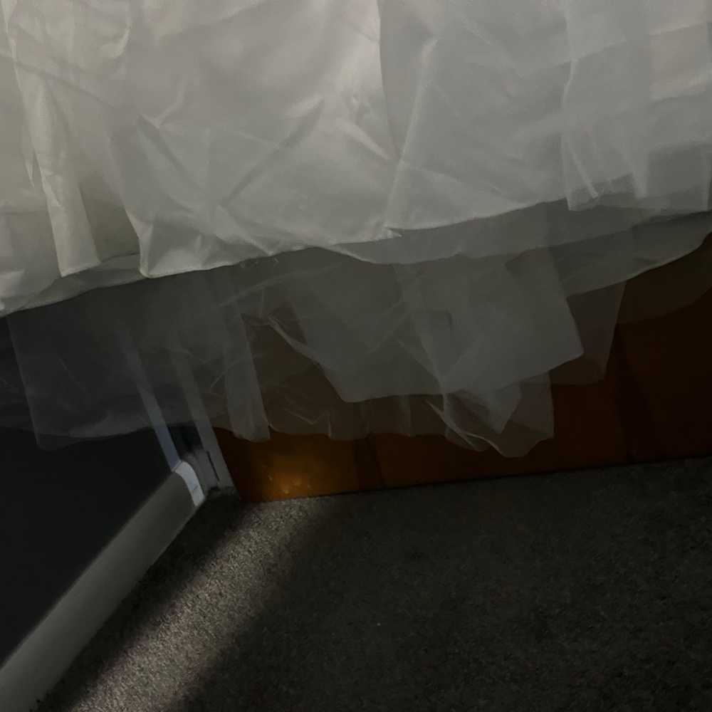wedding dress size 16 - image 9