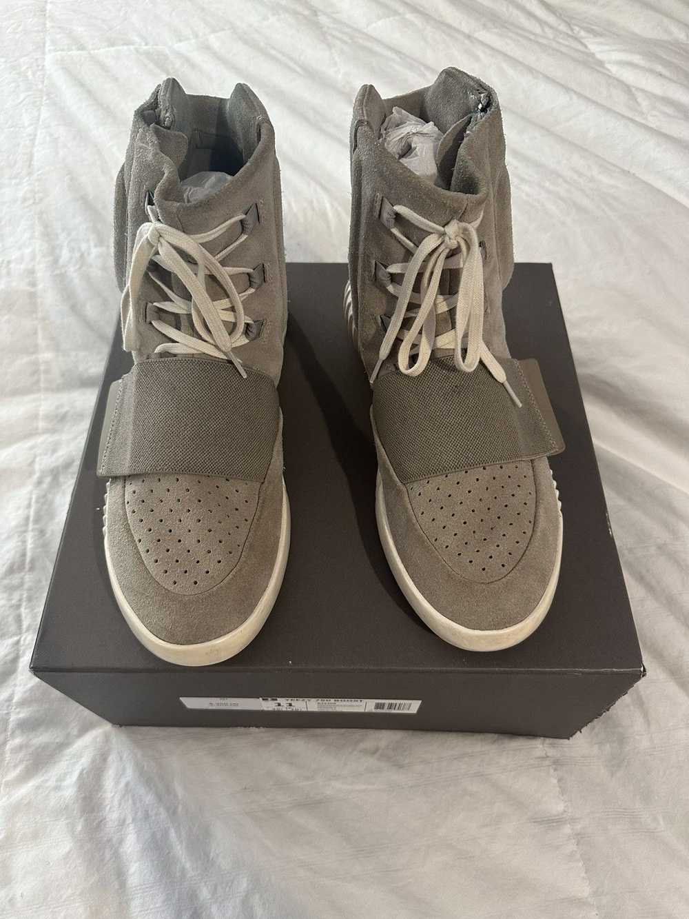 Adidas Yeezy 750 Light Gray Size 11 - image 2