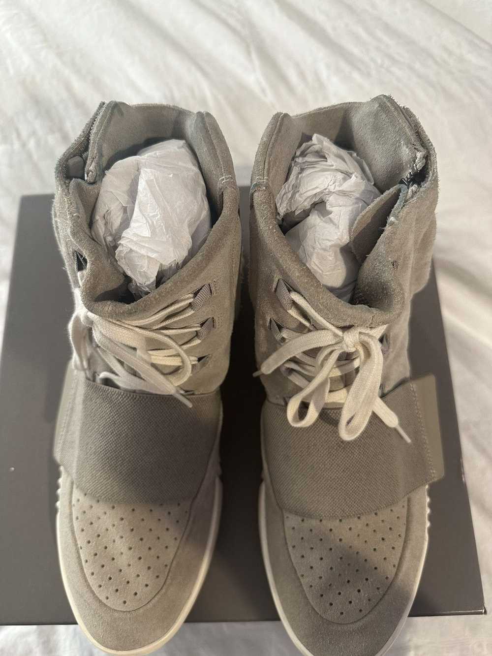 Adidas Yeezy 750 Light Gray Size 11 - image 5