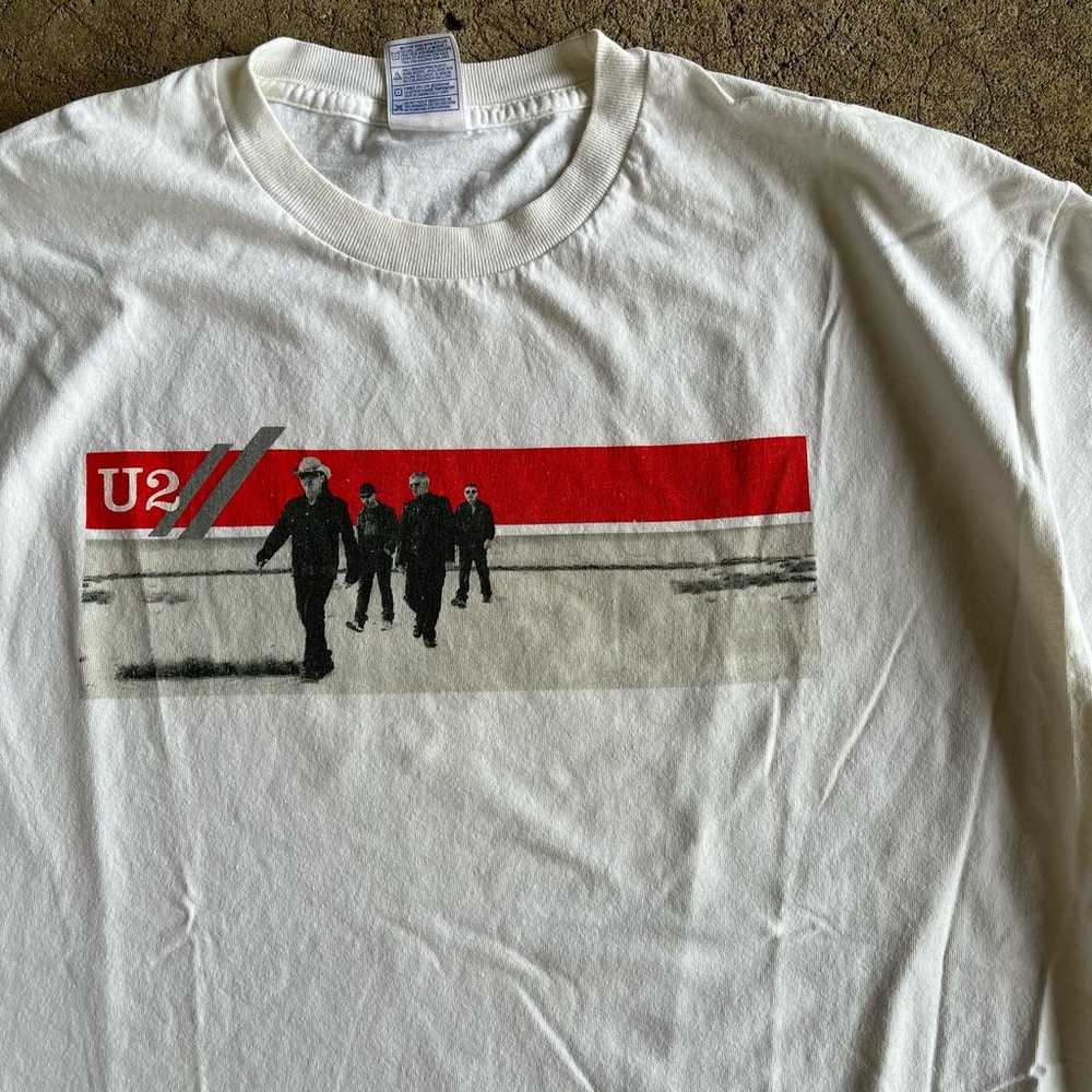 Vintage U2 2005 Vertigo Tour Tee Band Tee Alt Roc… - image 2