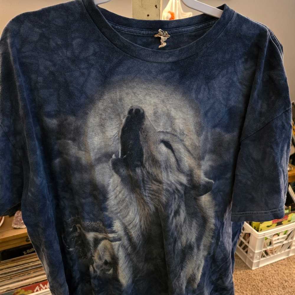 Vintage The Mountain
Wolf howling shirt - image 1
