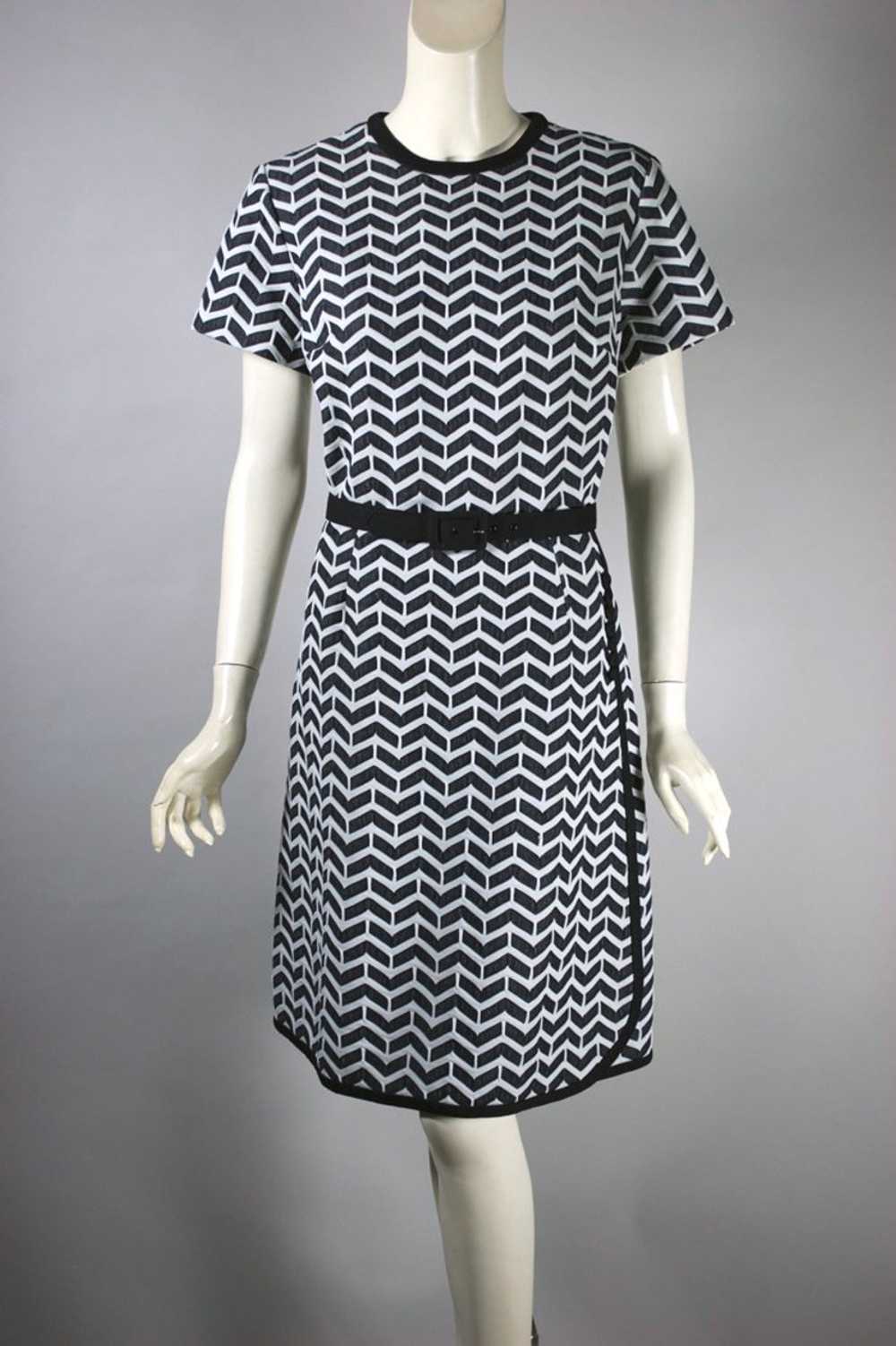 Mod 1960s-70s dress black white herringbone poly … - image 1