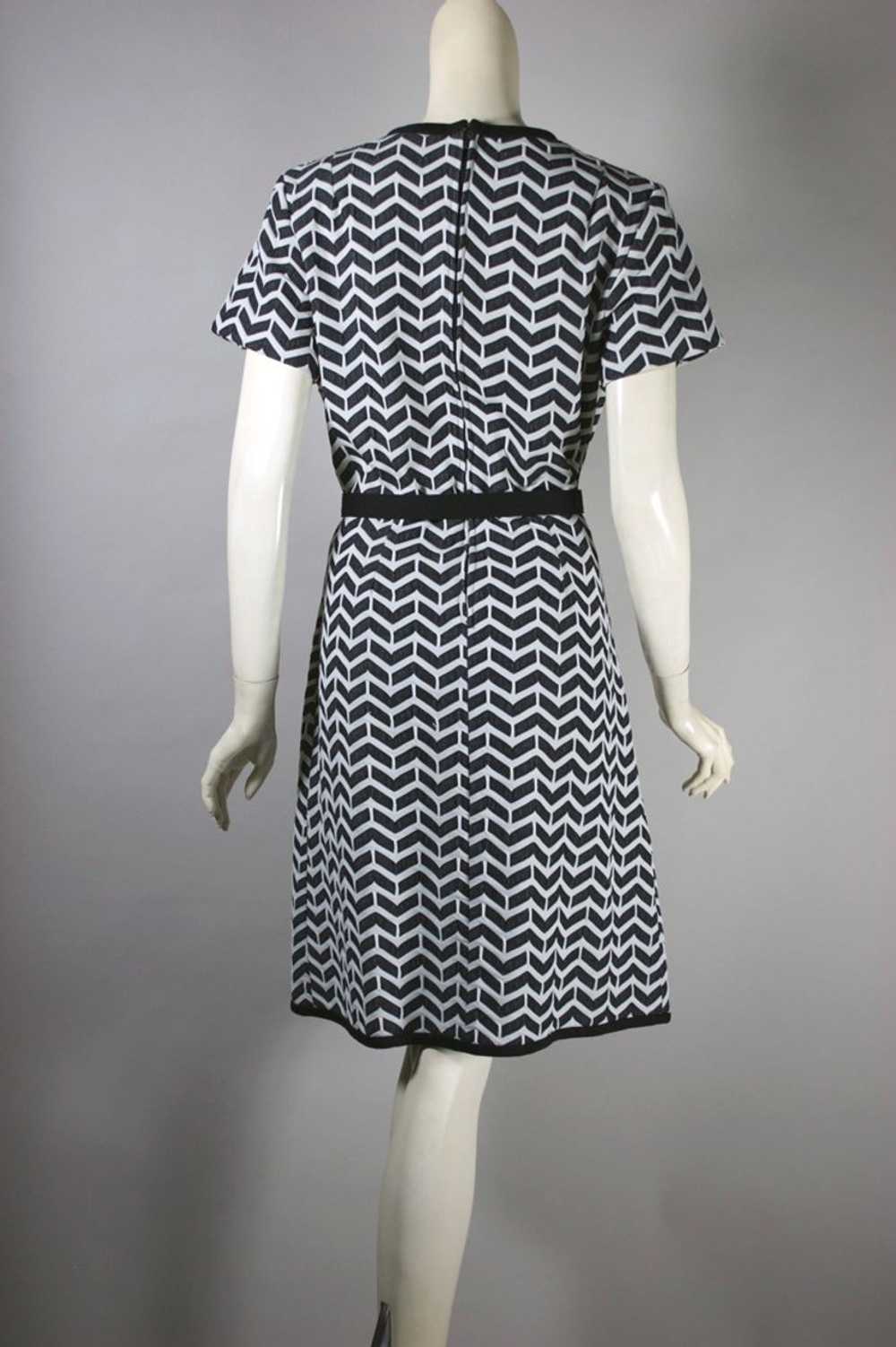 Mod 1960s-70s dress black white herringbone poly … - image 5