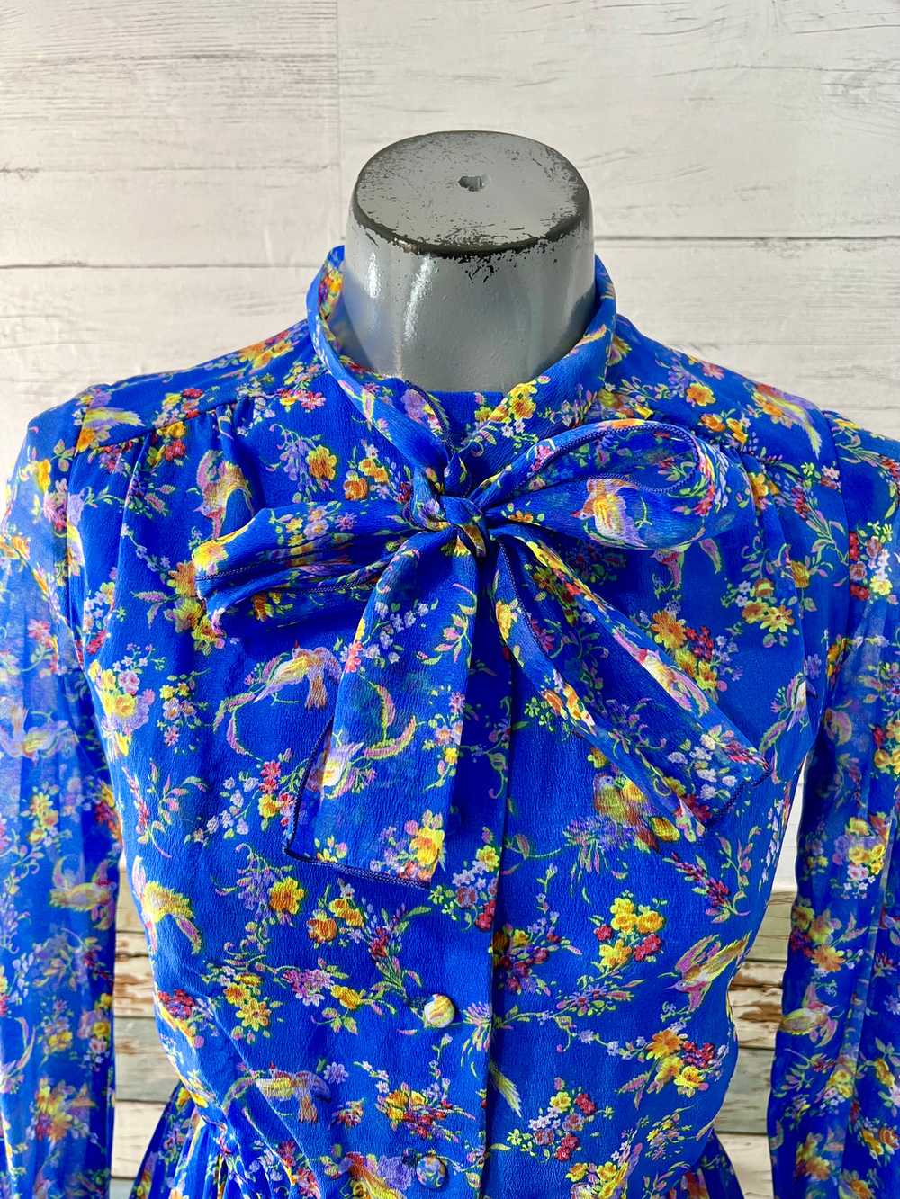 70’s Blue Multicolor Print Sheer Dress With Bow C… - image 5