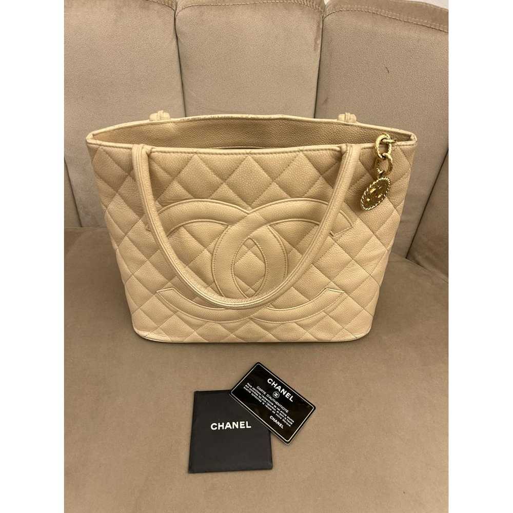 Chanel Médaillon leather satchel - image 9