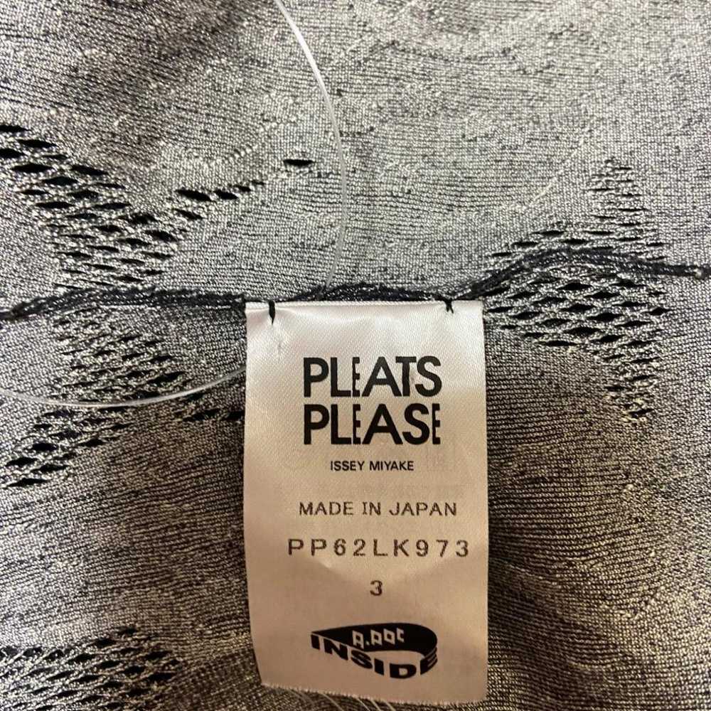 Pleats Please T-shirt - image 3