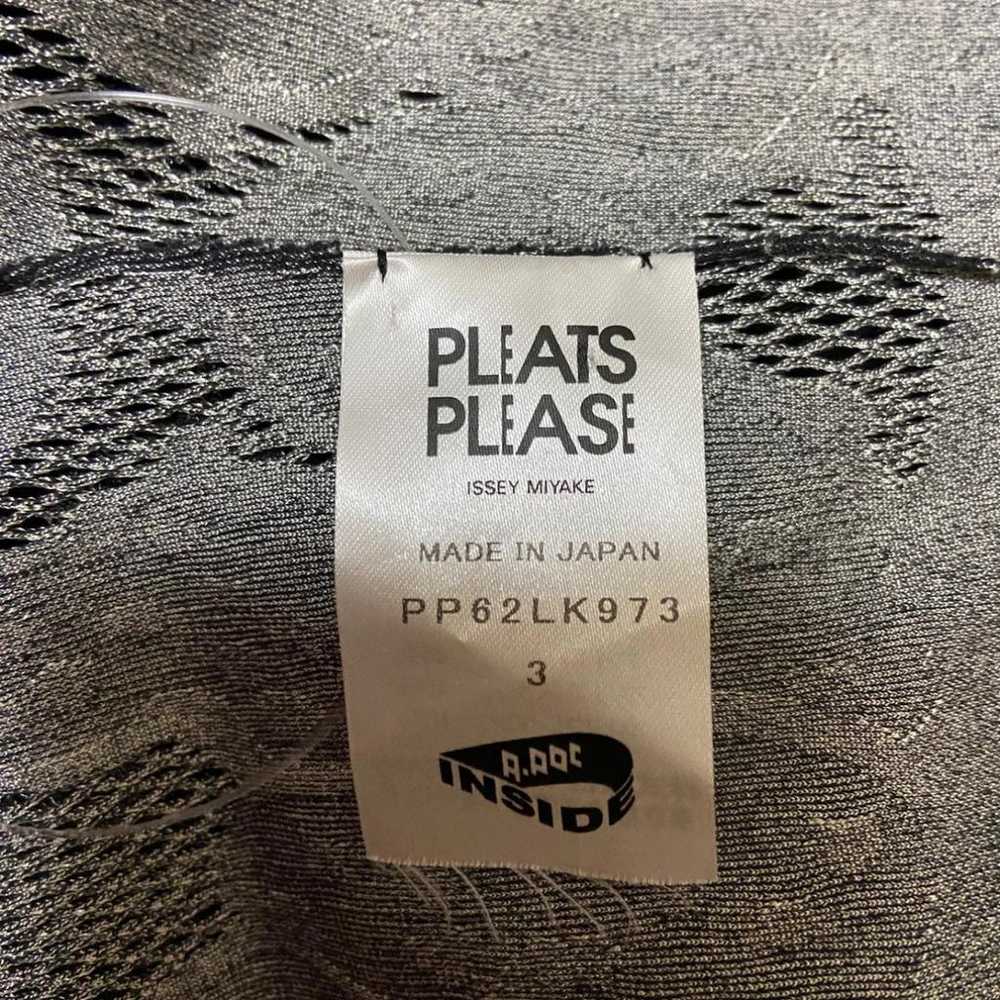 Pleats Please T-shirt - image 5