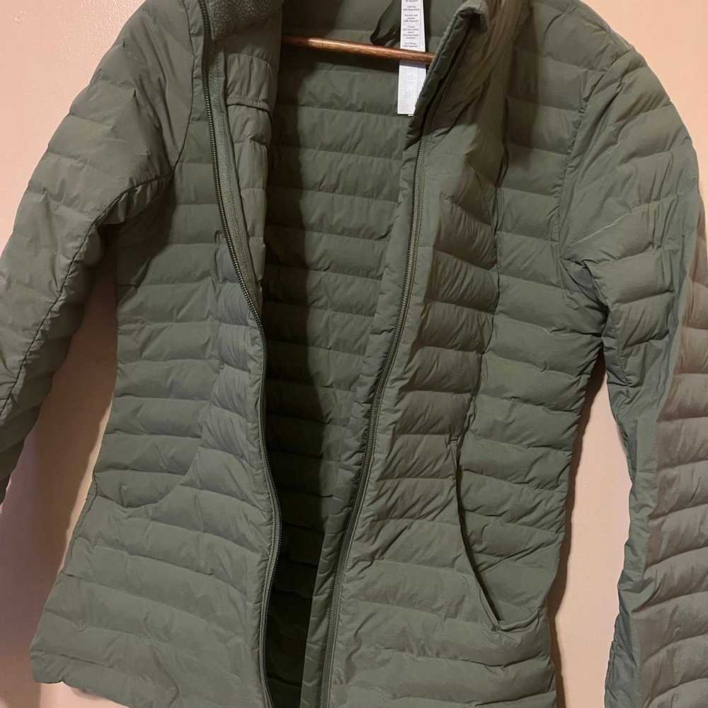 Green Lululemon Grey Goose Down jacket size 6 - image 10