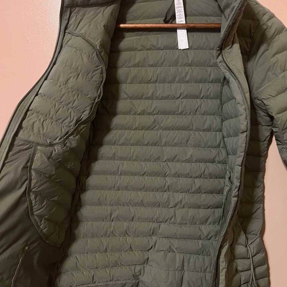 Green Lululemon Grey Goose Down jacket size 6 - image 9