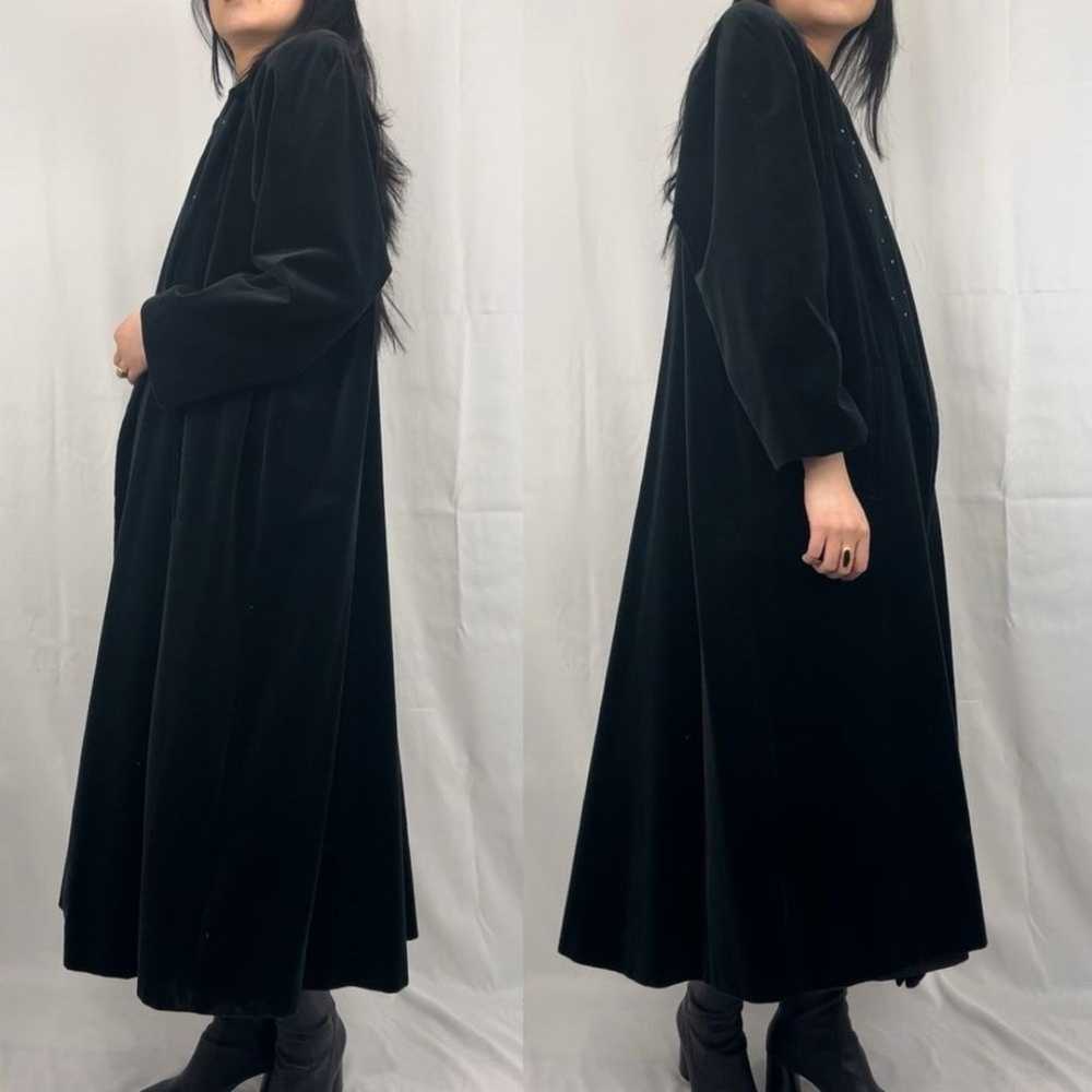 Vintage Portrait Black Velvet Long Line Coat with… - image 3