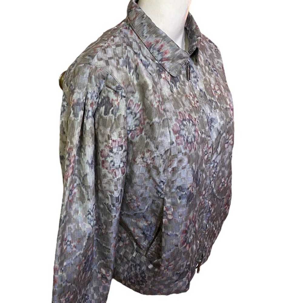 Giorgio Armani Cropped Jacket with Silk Lining It… - image 3