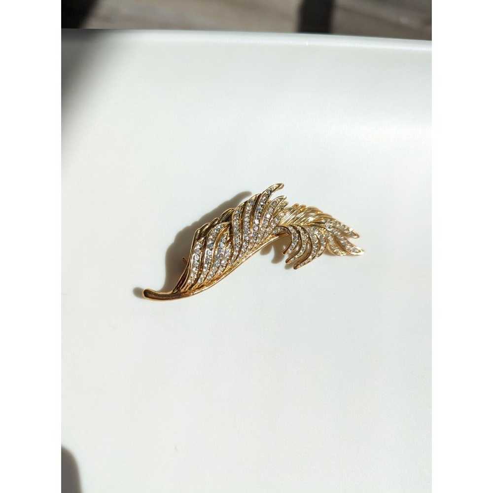 ROMAN Vintage Brooch Womens Gold Tone Feather Rhi… - image 4