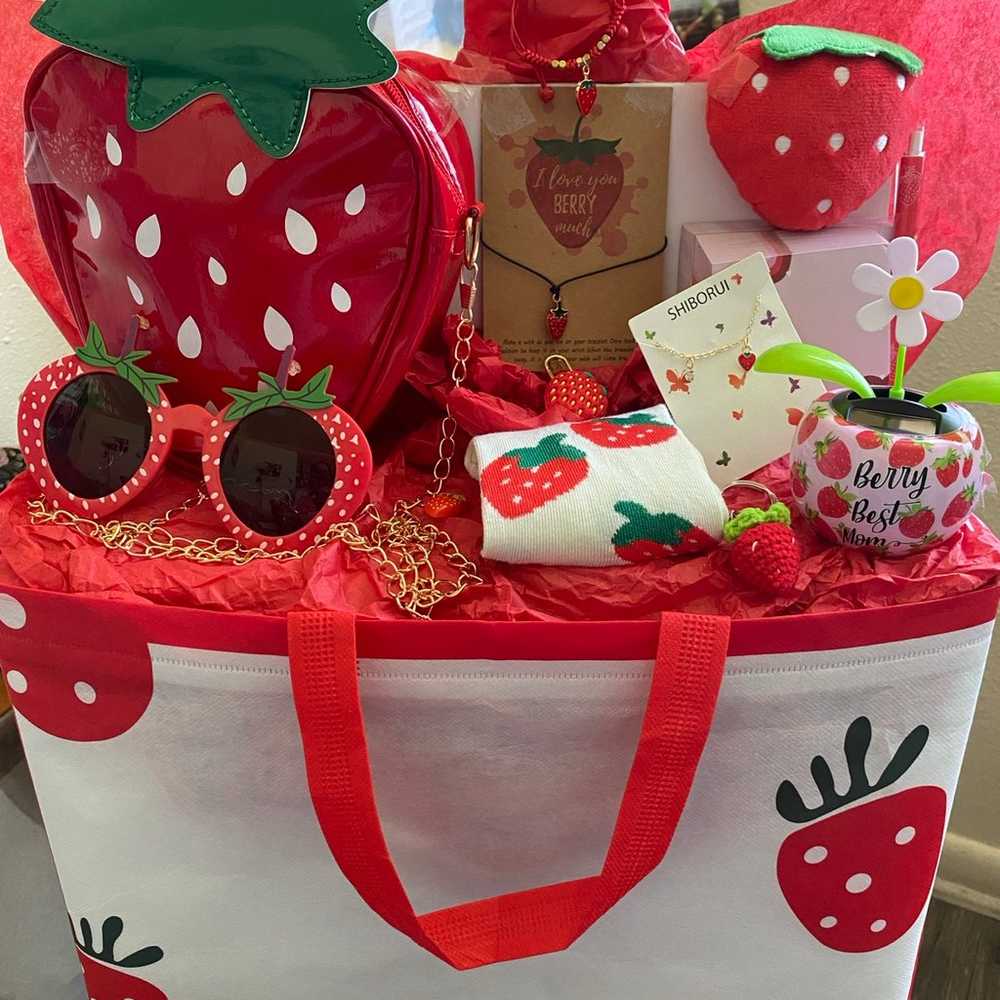 Strawberry Gift Bag - image 2