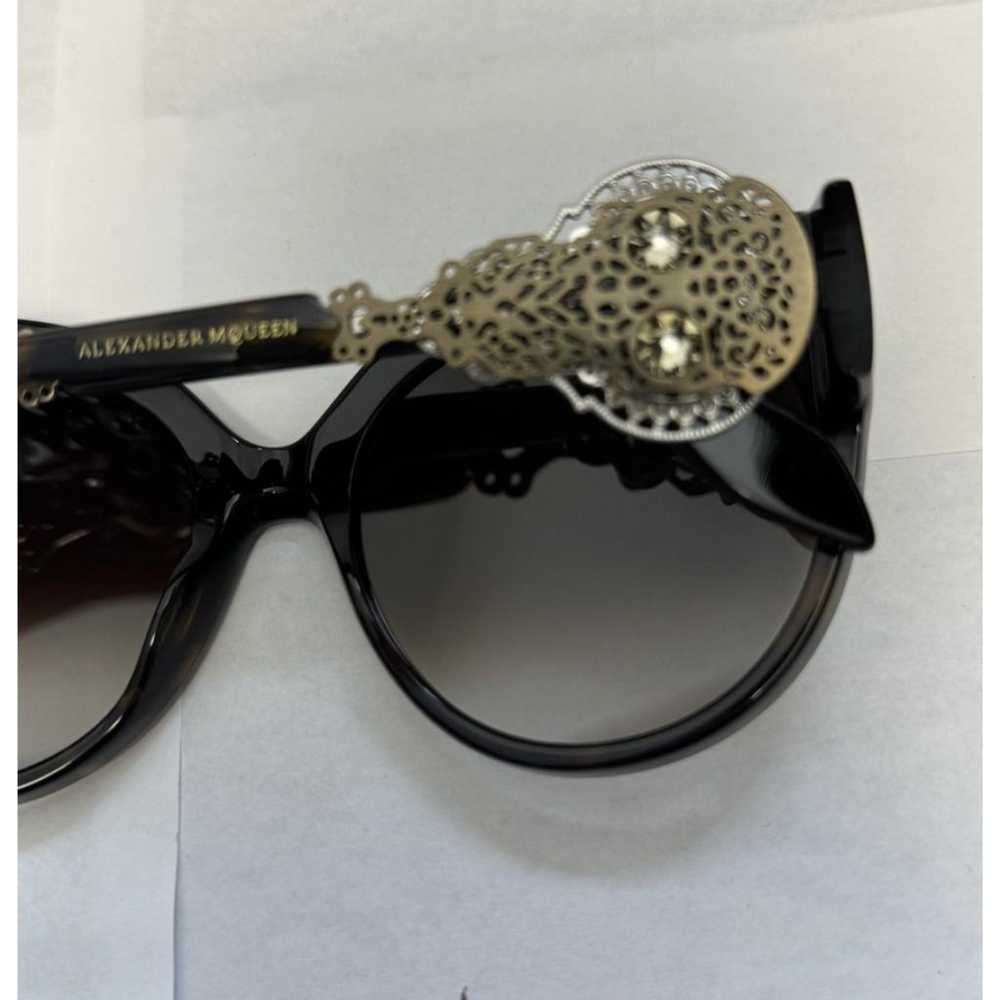 Alexander McQueen Oversized sunglasses - image 8