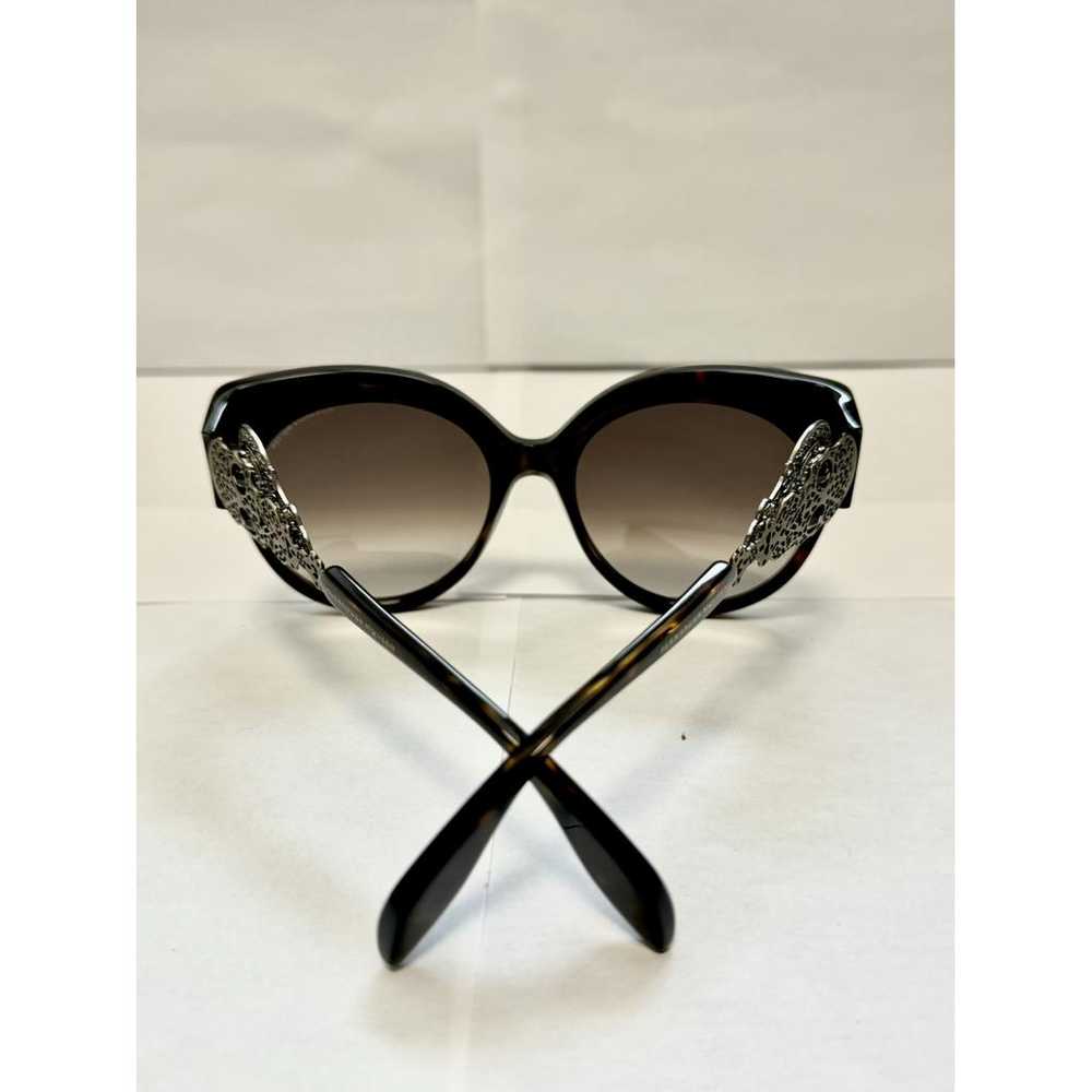 Alexander McQueen Oversized sunglasses - image 8