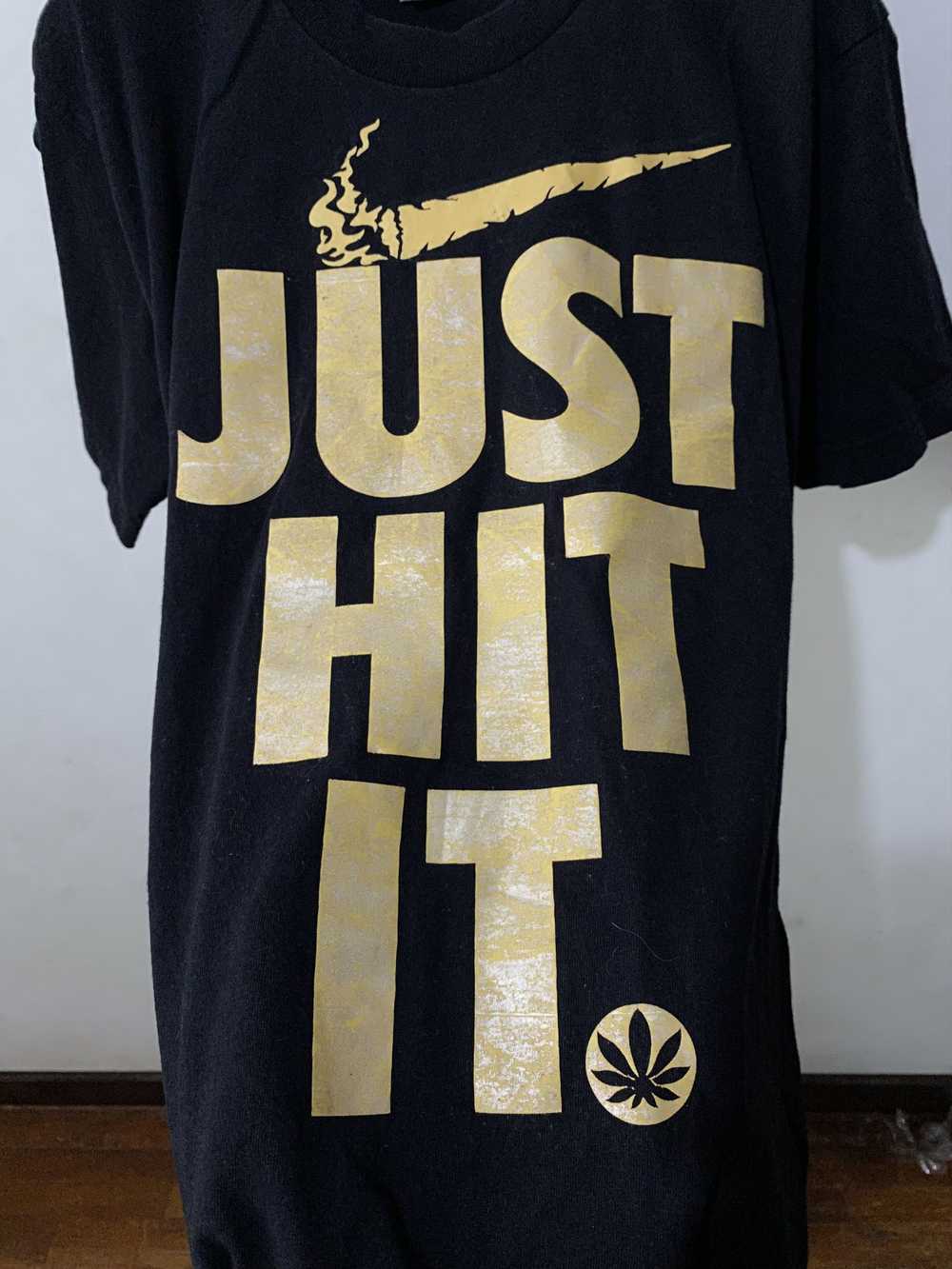 Art × Rock Tees × Smokers Club Just Hit it Weed T… - image 2